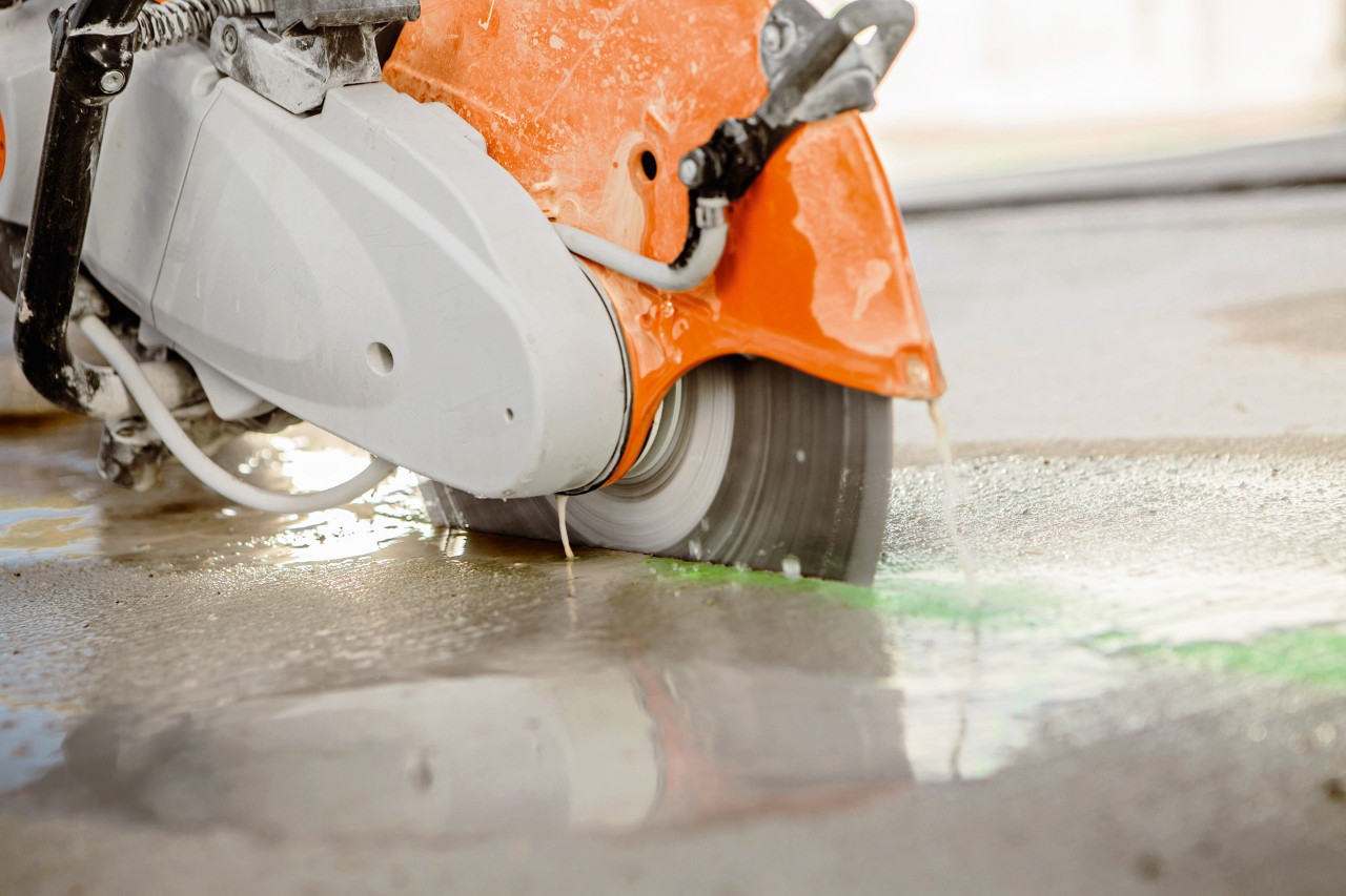 STIHL TS 440 kapmaskin med diamantkapskiva i drift