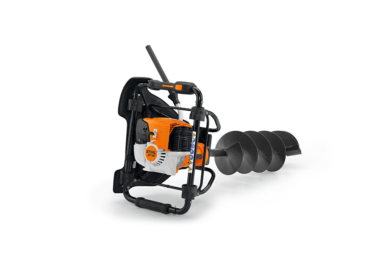 STIHL BT 131 jordborr mot vit bakgrund