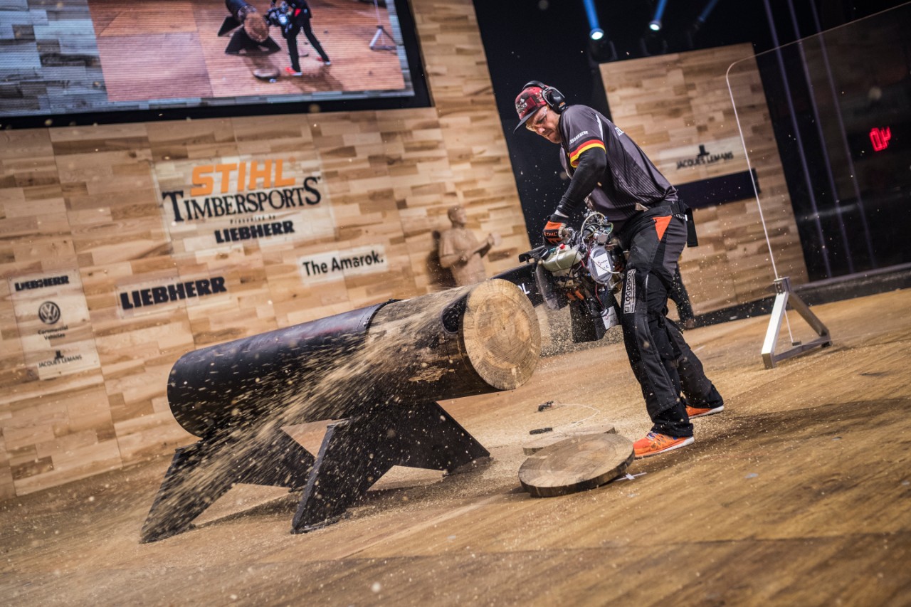 Sporthuggare på scen vid STIHL TIMBERSPORTS® World Championship 2018 i Liverpool