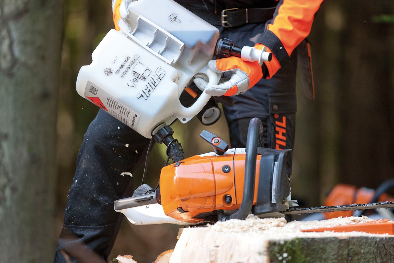  STIHL motorsåg MS 441 tankas med motorsågsblandning