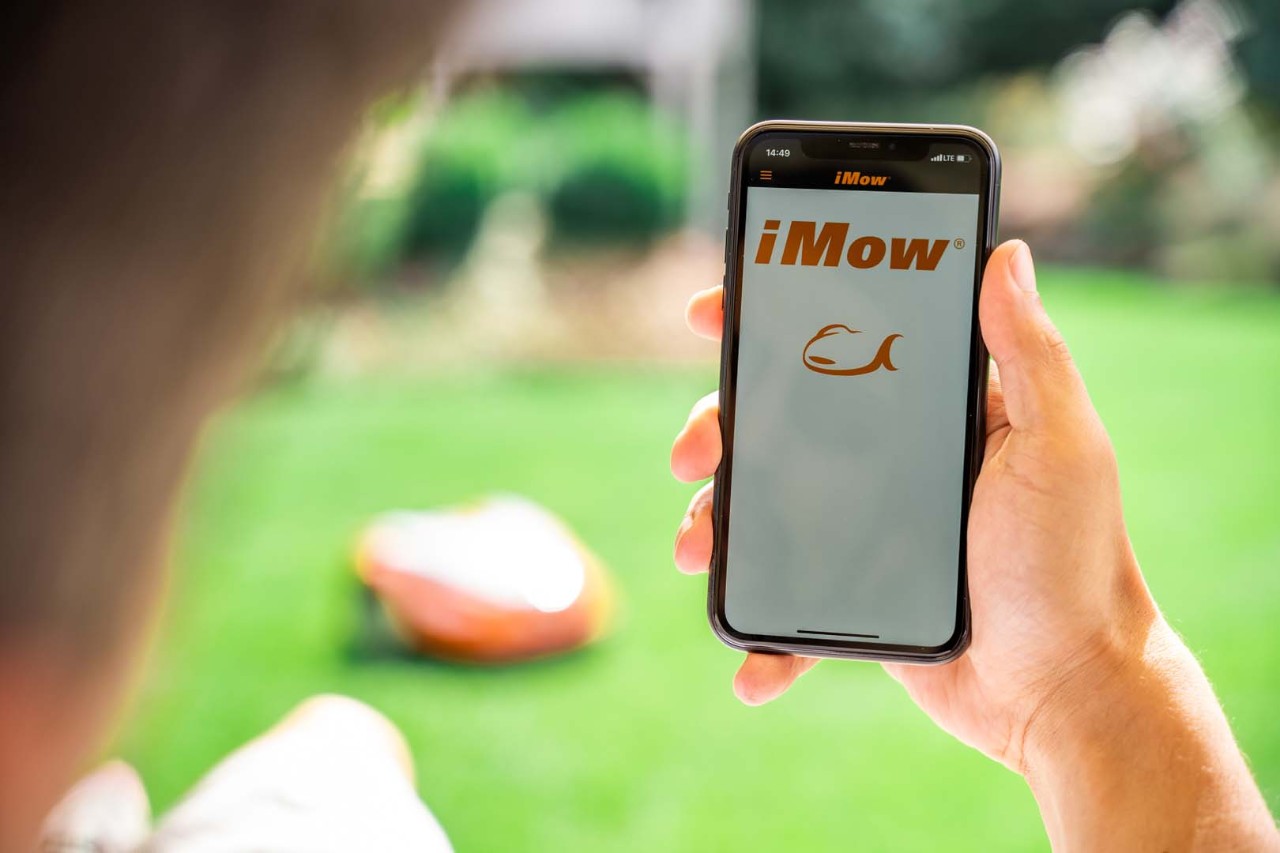 En smartphone som visar iMOW®-appen