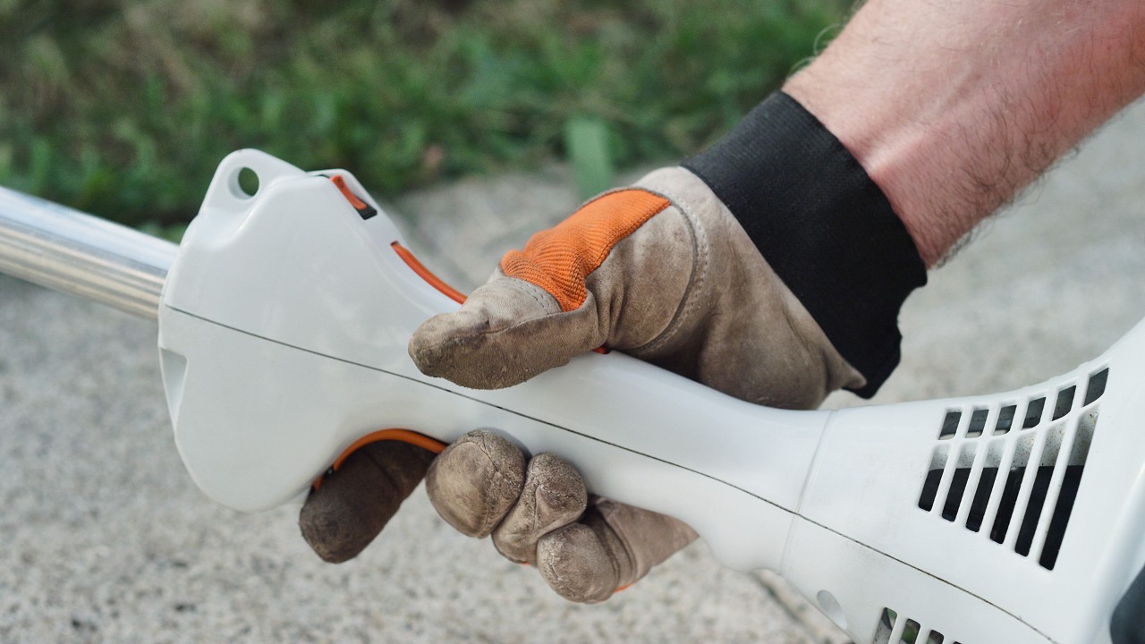 Gasspaken på STIHL FS 38 bensindriven trimmer hakar i