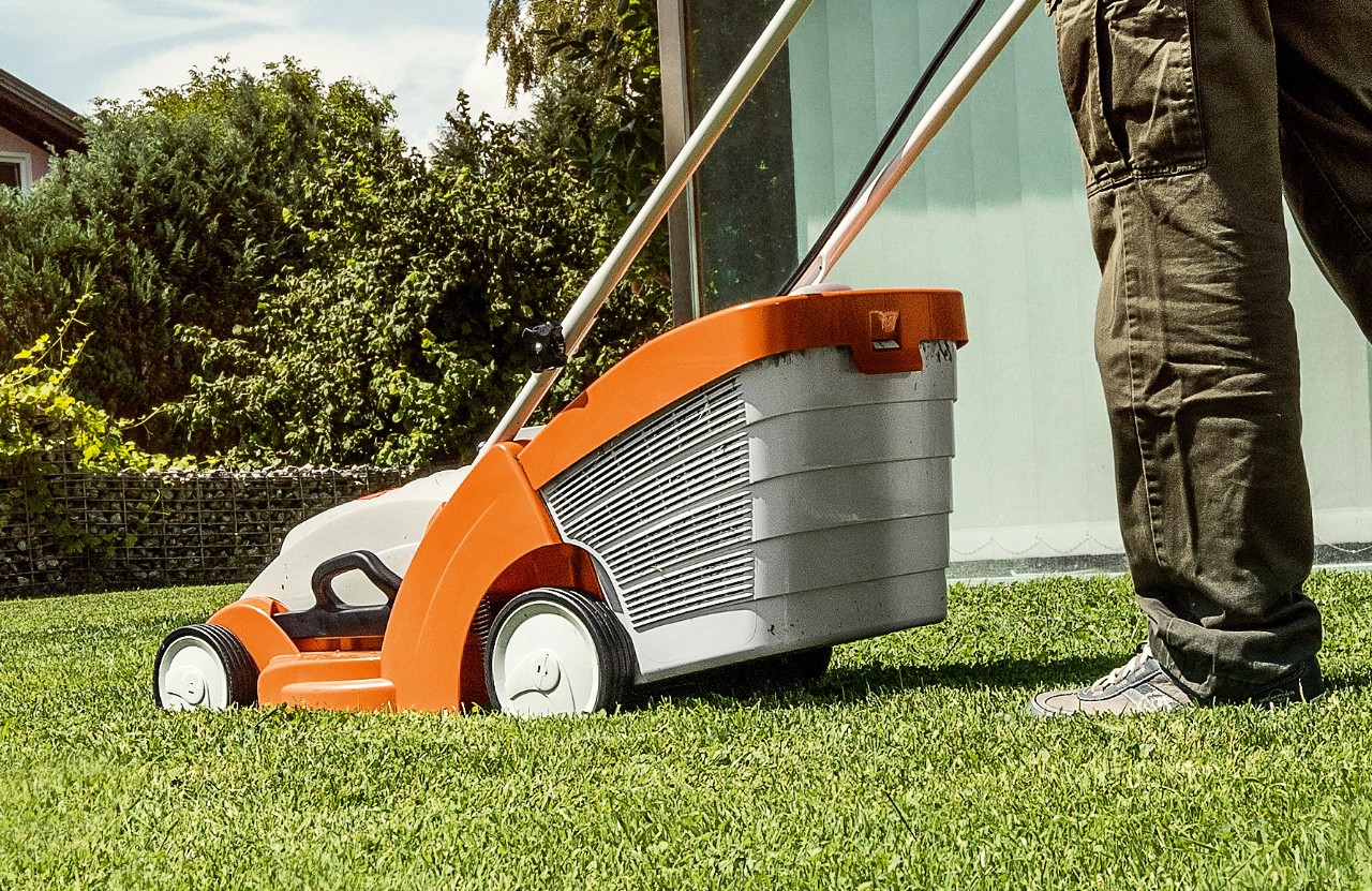 STIHL RMA 339 batteridriven gräsklippare för medelstora ytor
