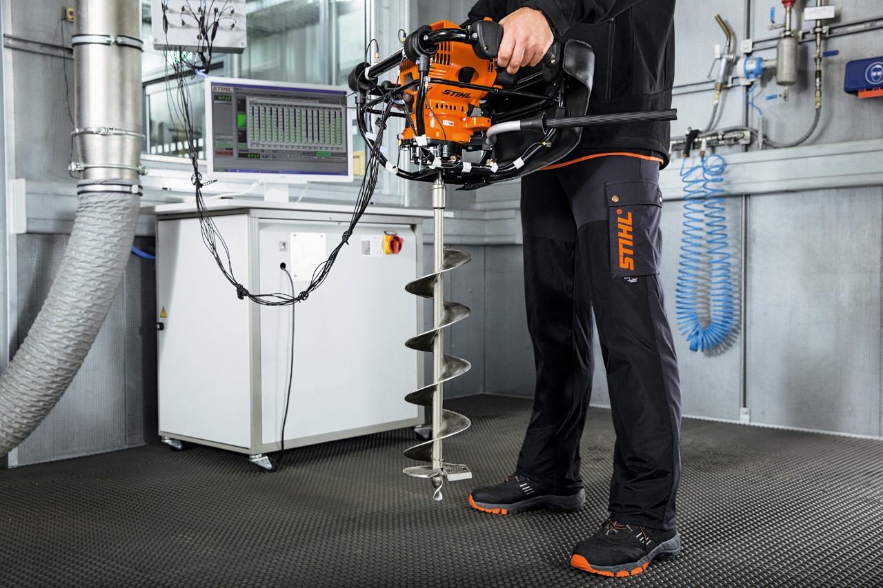 En STIHL-maskin testas gällande vibrationsbelastning