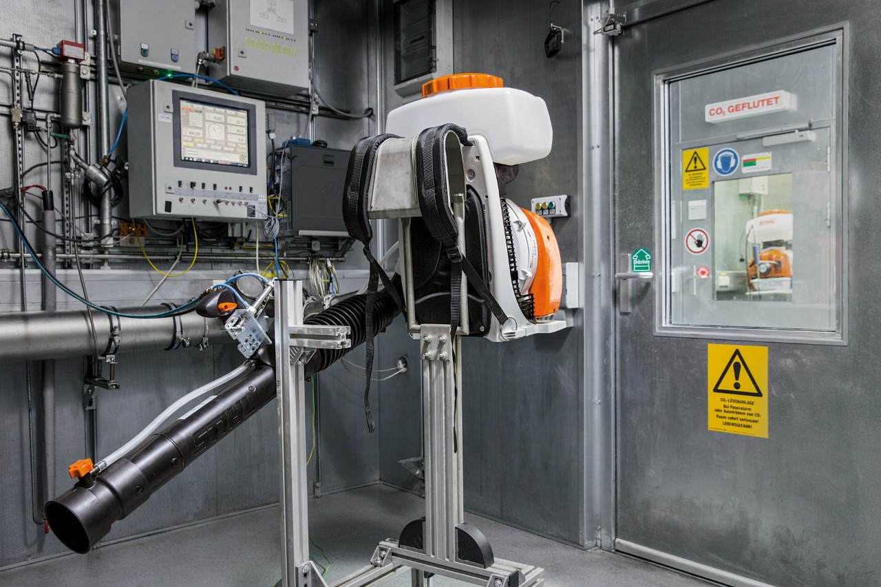 Kontroll av CO2-värdet för en STIHL-maskin under utveckling 