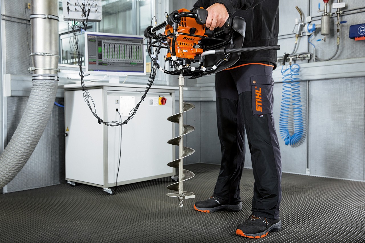 En STIHL-maskin testas gällande vibrationsbelastning 
