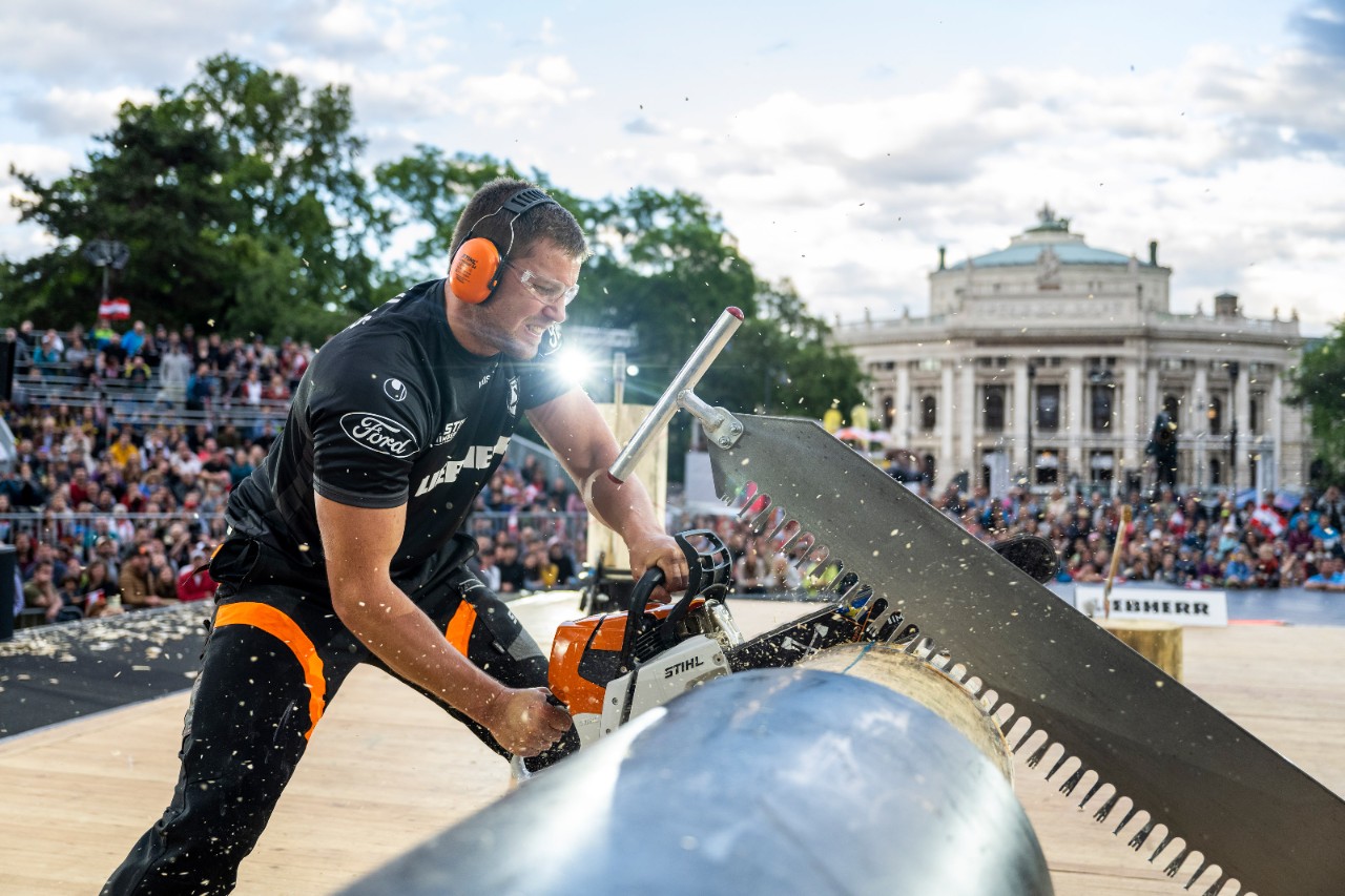 Atleter firar segern vid STIHL TIMBERSPORTS® världsmästerskap i extremsport